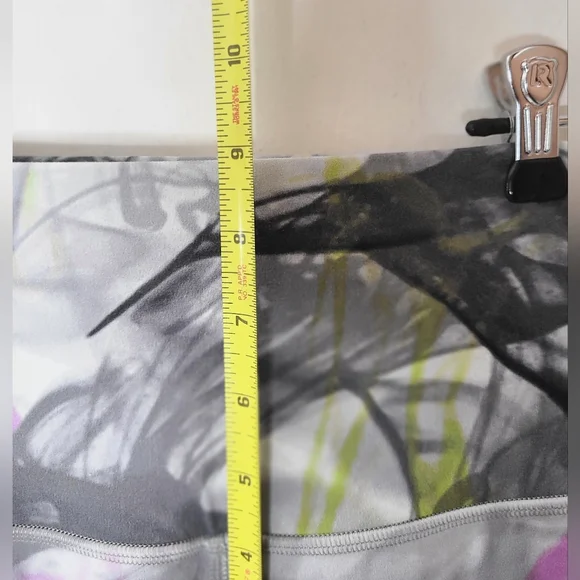 Lululemon 6" Align High-Rise Biker Short in Unicorn Throwback White Multi Sz 2 - Picture 12 of 12